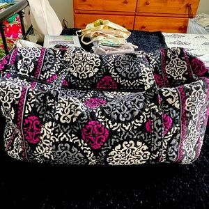 Vera Bradley L Duffle in Canterbury Magenta